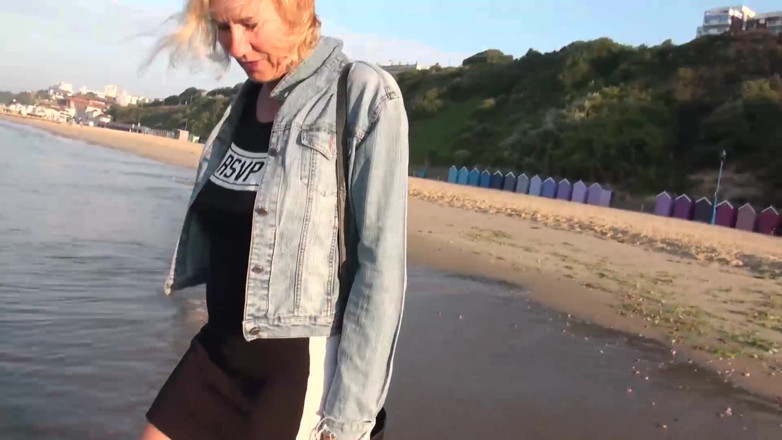Dirty Doctors Clips: Promenade tôt le matin