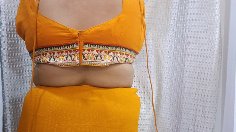 Catchybusty: Aku melepas saree kakak iparku lagi asik muasin memeknya