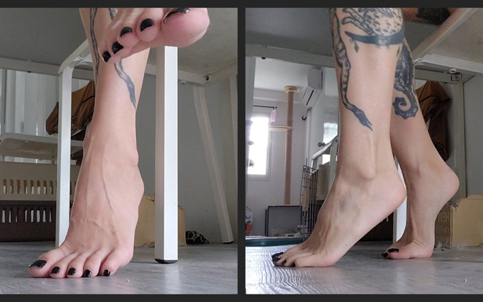 TattoedGirl666: Bỏ qua nữ thần tôn sùng chân với móng chân đen