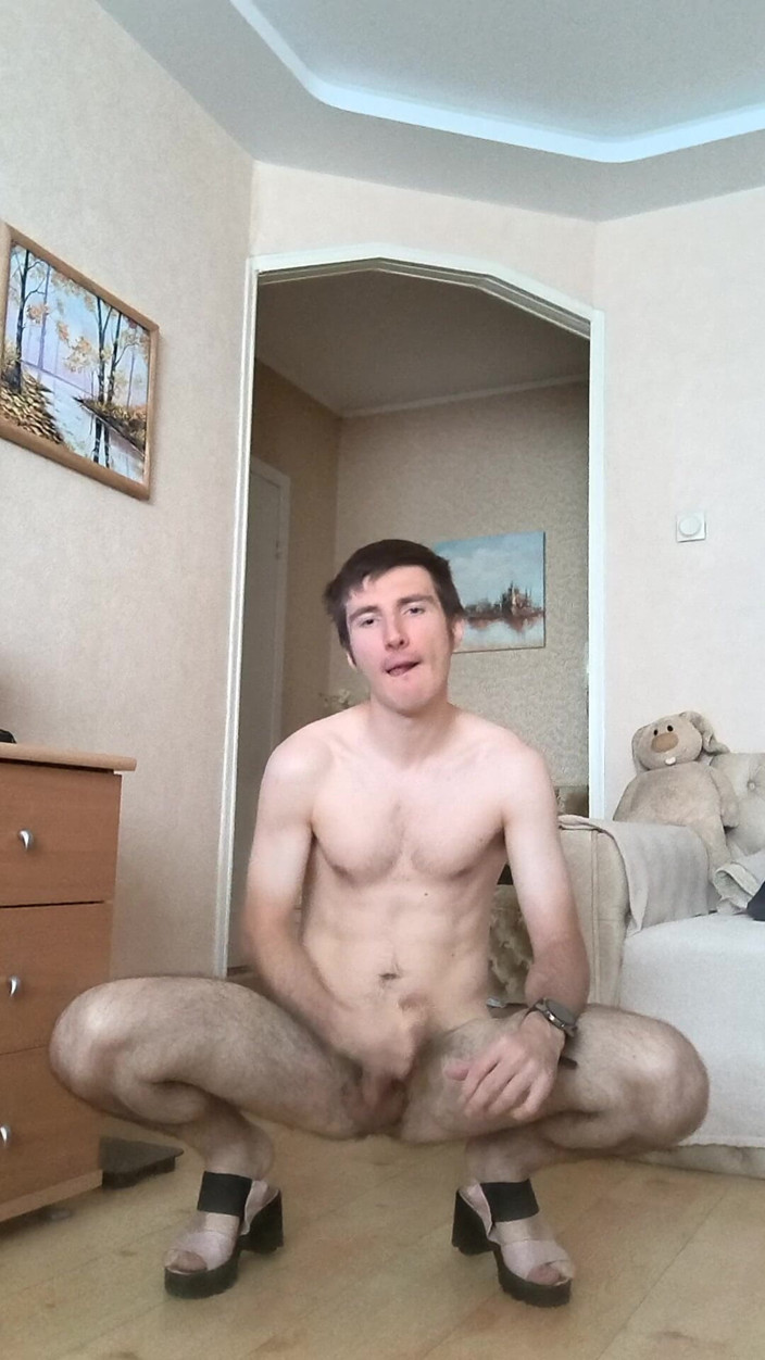webcamboy98: वेब कैमरा बॉय ऊँची एड़ी के जूते में नाचता है