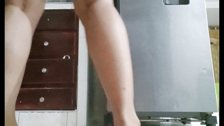kelsyStar: 继母在冰箱里寻找水果