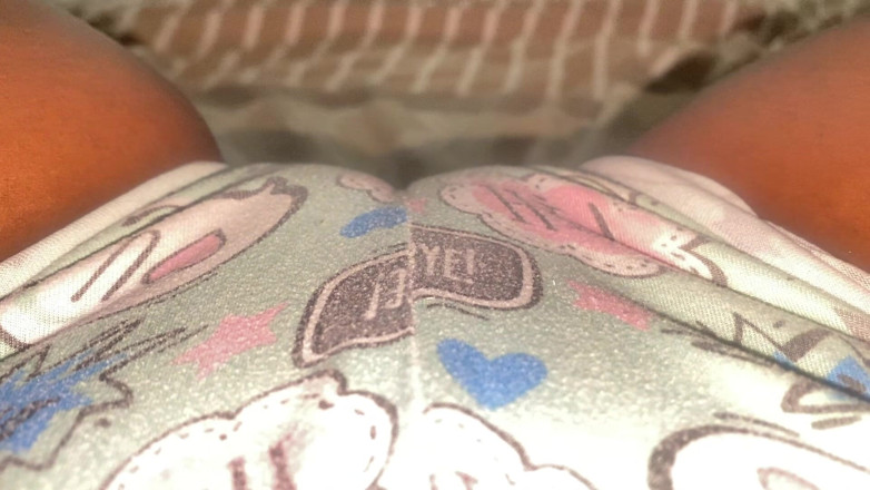 omairaberbatov: Chatte étroite de la voisine, elle m’envoie une vidéo à l’insu de...