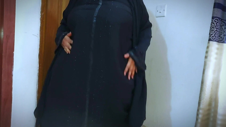 Aria Mia: Matrigna calda religiosa twerka con il suo grosso culo grasso...