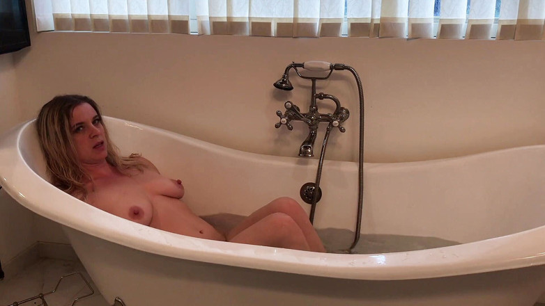 Erin Electra: Erin SPH in bagno