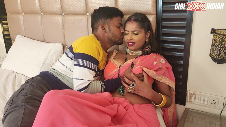 Indian Savita Bhabhi: První noční sex novomanželé vášnivý milostný sex