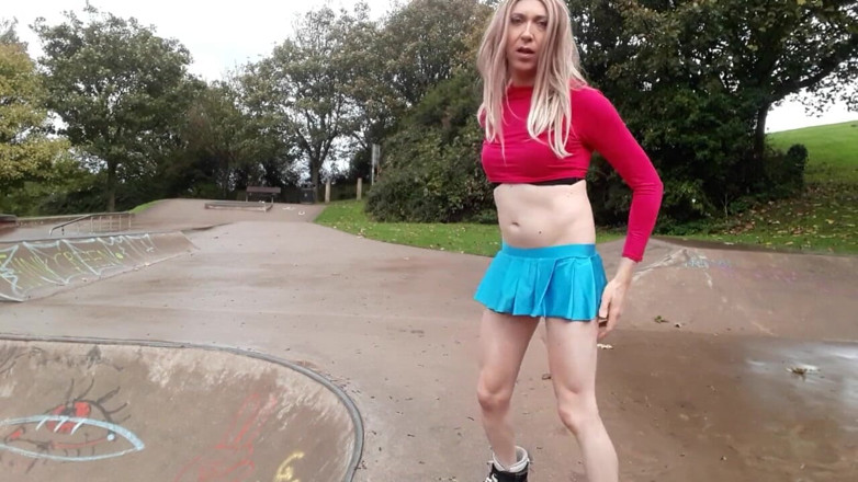 The Midnight Minx: Skate park flashing and wanking