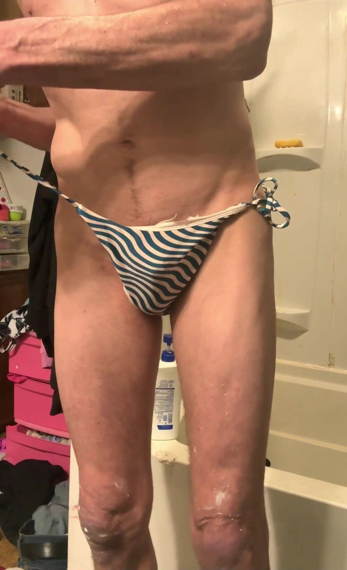 Feeling sexy today crosdressing: Cdmichelle purtând bikini albastru și alb
