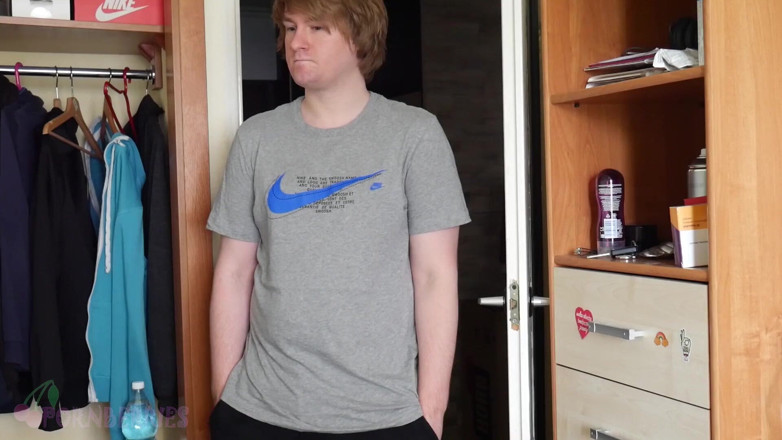 Ethan Alex: Nike Air 270 - Schuhjob, sockenjob und abspritzen auf schuhe