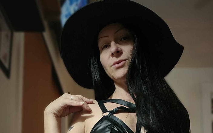 Raven Willow: J’ai besoin de toi, je veux que tu me suces...