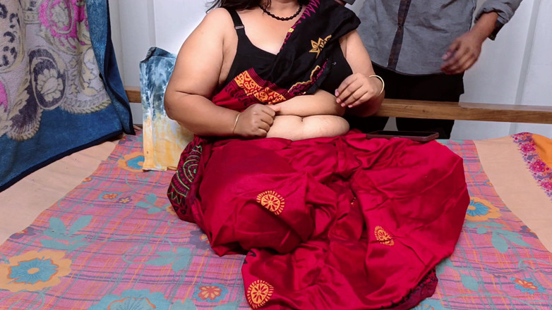 Hoktoml99: La sexy donna bengalese che indossa Saree chiama il suo...