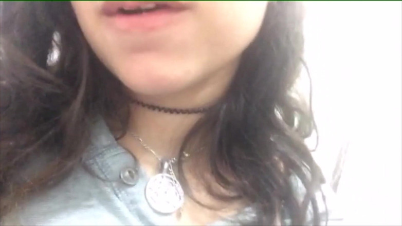 Adorable Teen: Con il latte caldo sul viso come una cagna sottomessa,...