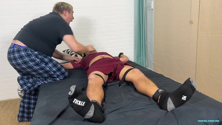 Ticklish Chubs: Sammy's kietelstraf