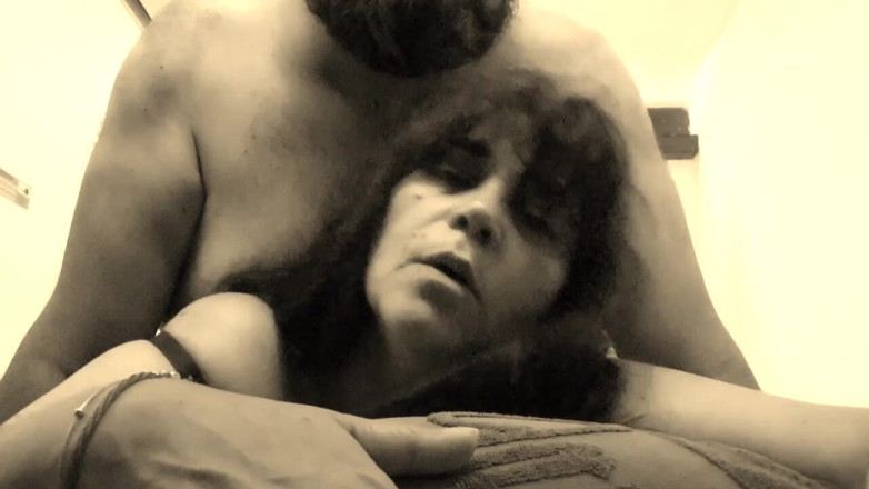 Mommy big hairy pussy: 입으로 배다른 아들과 애널 섹스