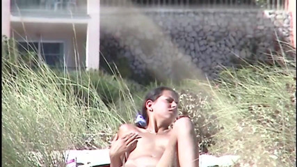 Beachbitches: Perverser jäger am strand