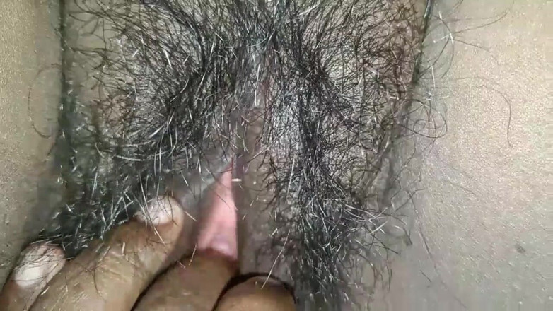 Luxmi Wife: La giovane vicina fa un massaggio completamente nudo alla moglie -6