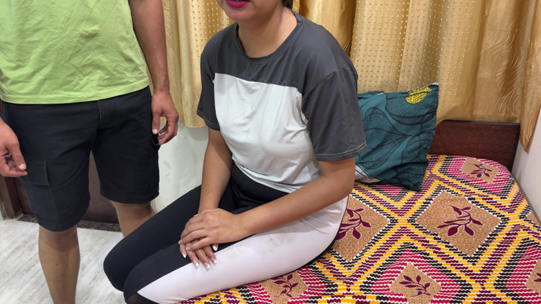 Hornycouple149: Chị kế đến muộn trong phòng tập thể dục. Chỉ còn...