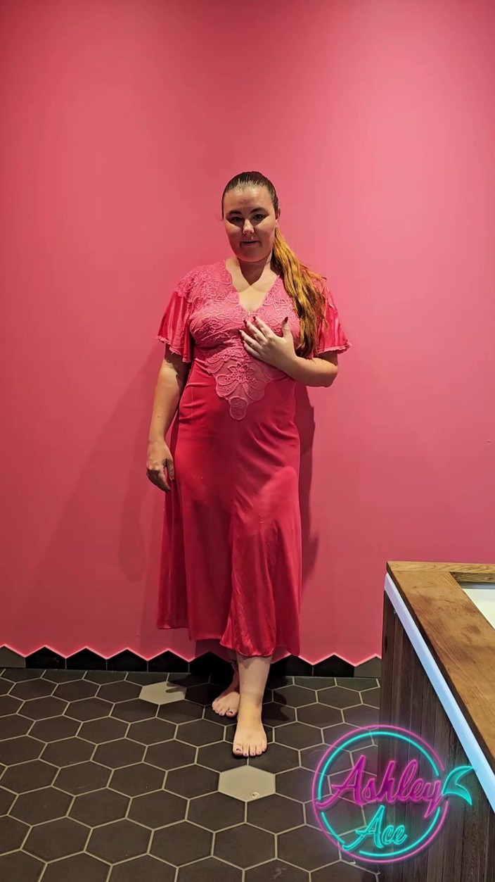 AshleyAce69: Perličková koupel Ashley Ace: 5 minut blaženosti