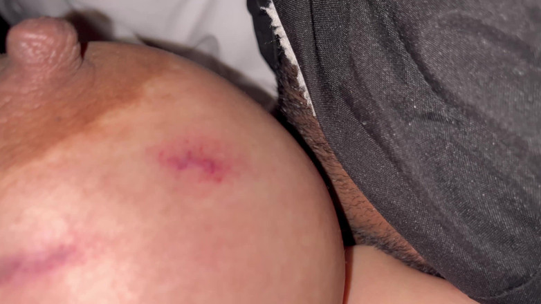 Catchybusty: Scopre la sua dipendenza da squirt settimanali