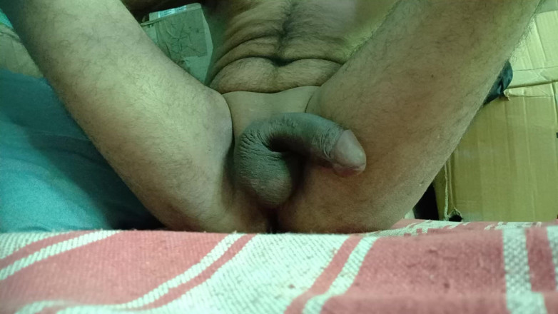 siyasingerporn: Este homem está com tanta fome de sexo que precisa...