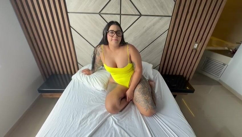 AlejandraGarciax: Ти ловиш мене за мастурбацією, а я отримую смачний трах