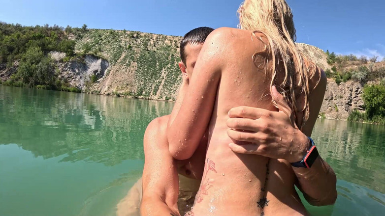 HotPrincessUA: Голий у блакитній воді грайливий день з моїм коханцем