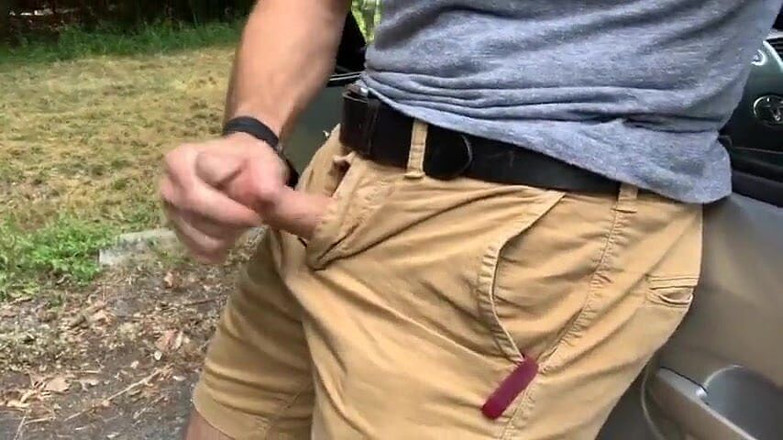 TJenner: Masturbare și ejaculare într-o parcare în parc