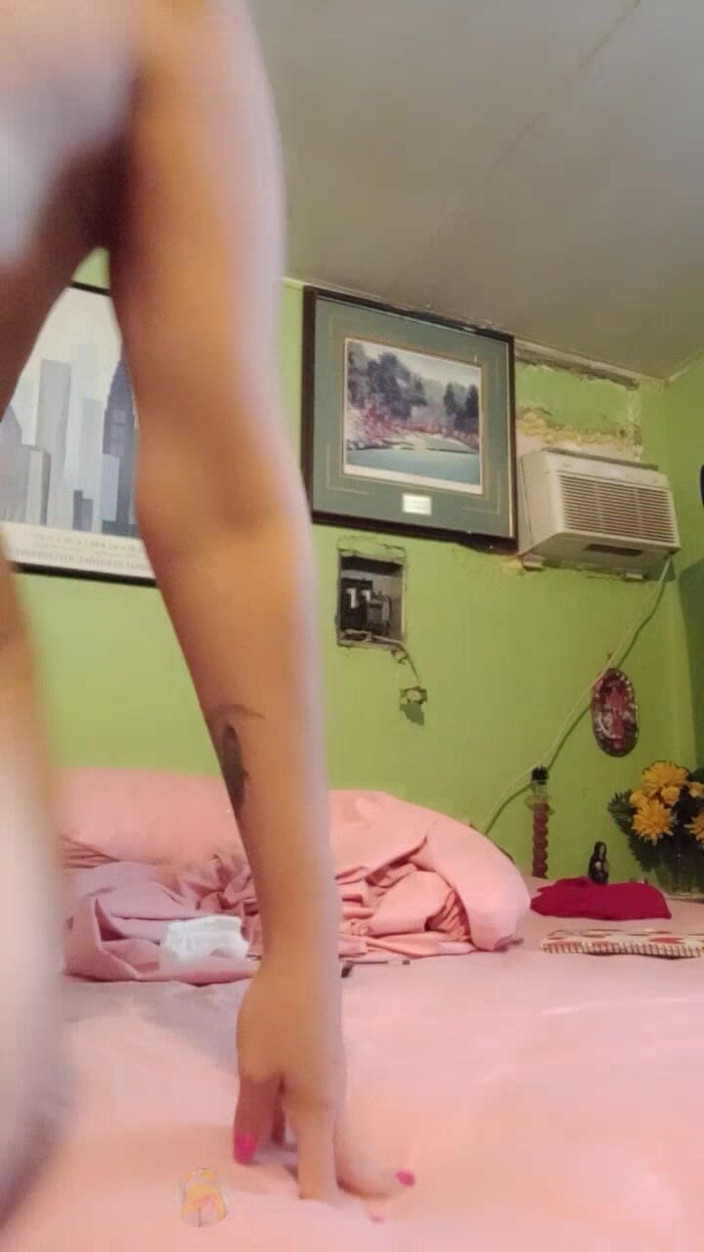 Lusi: 노는 걸 좋아하는 핫한 금발