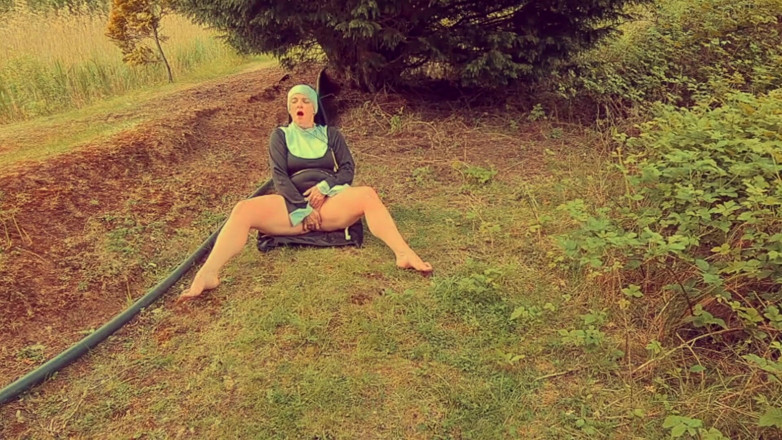 Kylie Britain Adventures: O atingere de piele