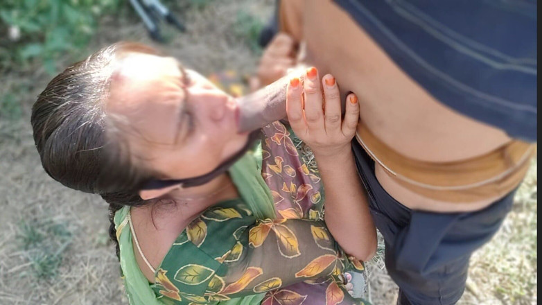 Fuckkkker: Calda zia vergine scopata dalla sua figliastra nella giungla