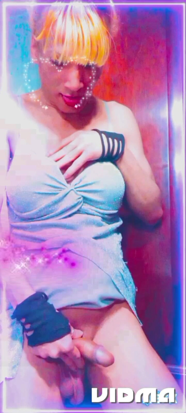 Laratransexualbarcel: Sexe, une blonde se masturbe