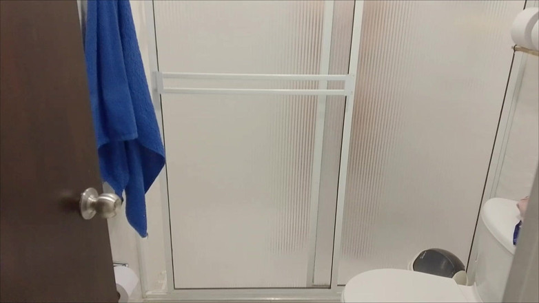Esperanzitaluton: Ma belle-mère m’surprend en la filmant sous la douche