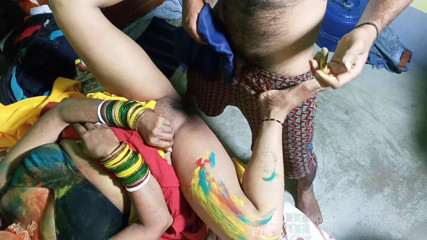 FireeCouple: Bahu spielt holi mit sasurji auf holi, indem sie bhurr,...