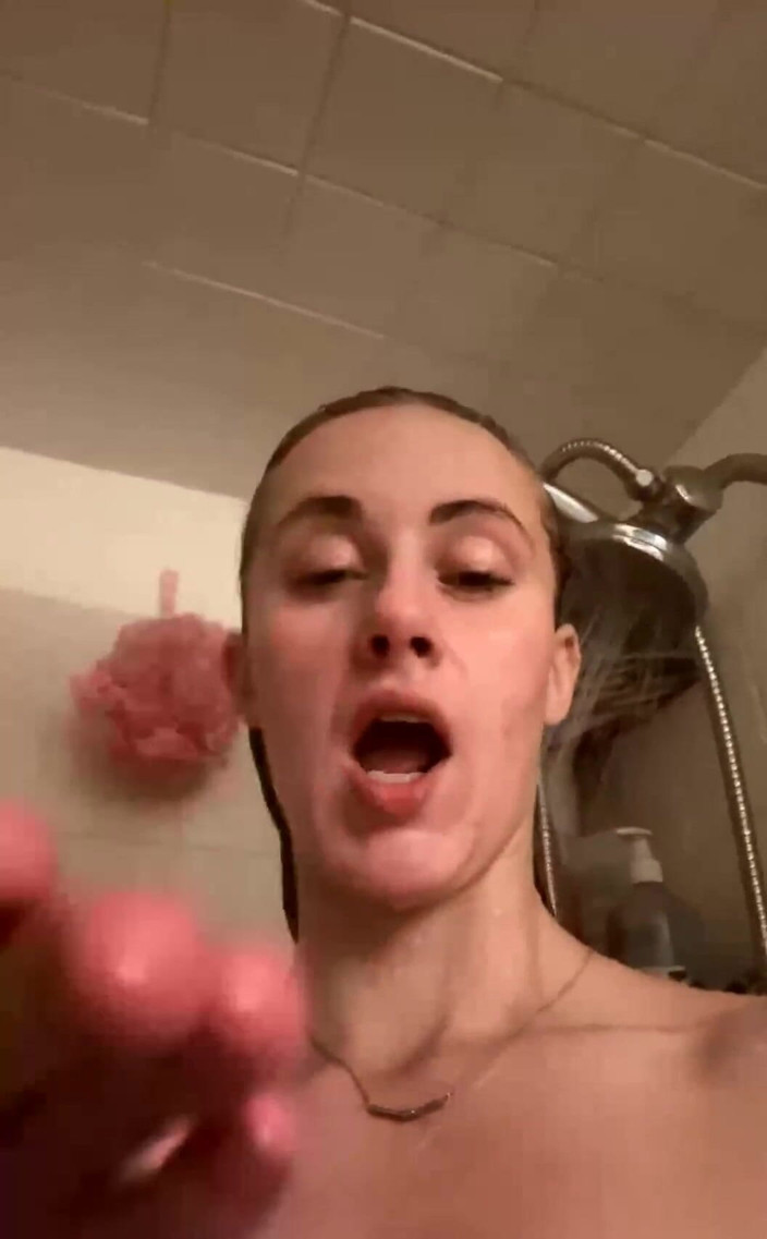 April Sparx: Stream a commencé l’heure de la douche