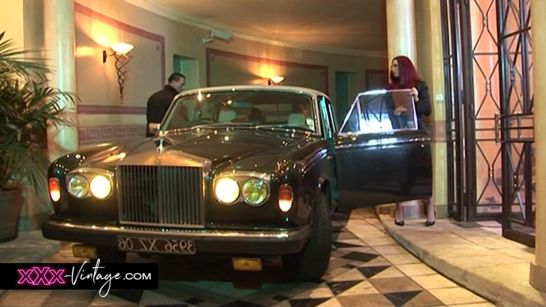 XXX-Vintage: St Tropez के विला में लेस्बियन सेक्स
