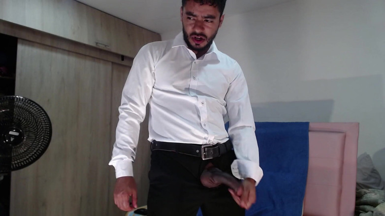 Tommhot: Un papa se masturbe et jouit en rentant du bureau