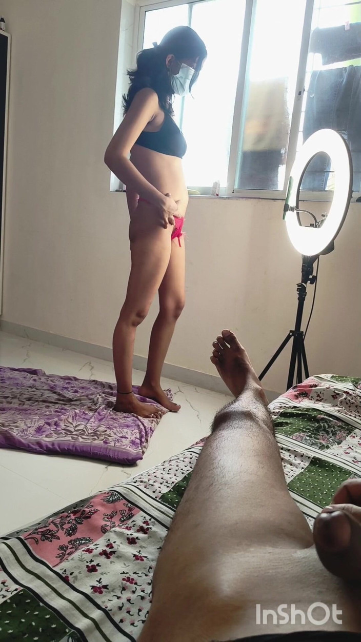 Desishycouple: La Sexy Bhabhi Shivani Fait En Direct.