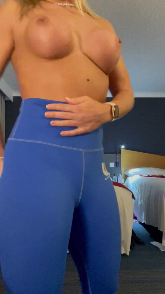 CALLIE ROKS: Nackte Furzen und leggings furz