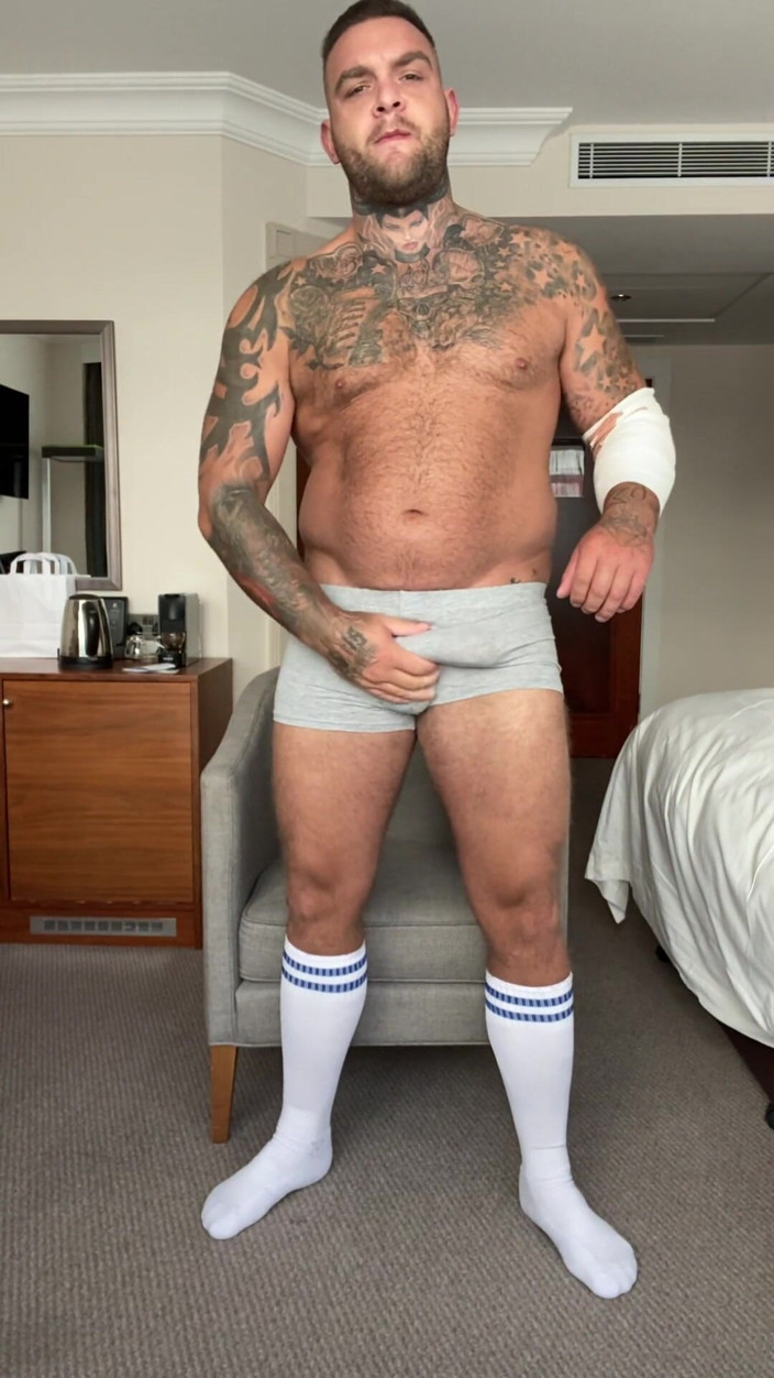 Andyleexxx: Lenjerie intimă solo și șosete masturbează