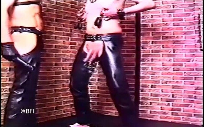 Bad Boys bedroom stories: Garçons perçants 02