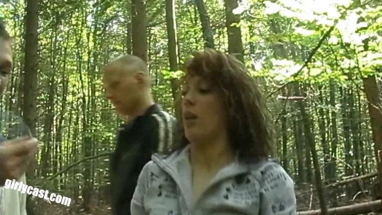 Girlycast: Seks berempat yang luas di dalam hutan dengan Diana