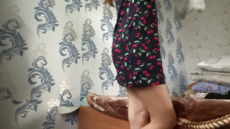 Alexa Holly: Aku lagi asik ngentot memek berbuluku sambil pakai celana dalam...