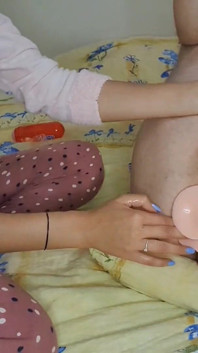 Kadın egemenliği sahibe en iyi göt oyunu. Badkittyb kölesini büyük büyük zenci yarağı dildoyla sikiyor ve mastürbasyon yapıyor