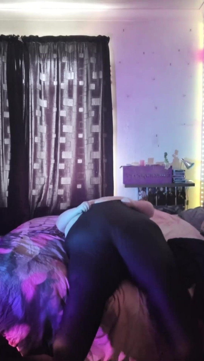 SSBBWLadyBrads: Mencuba Seluar Tua Seksi