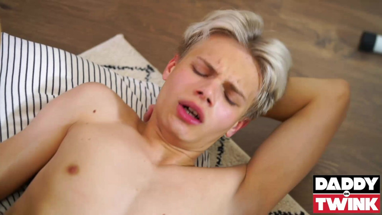 Daddy On Twink: Вітчим дивиться, як це робить вітчим
