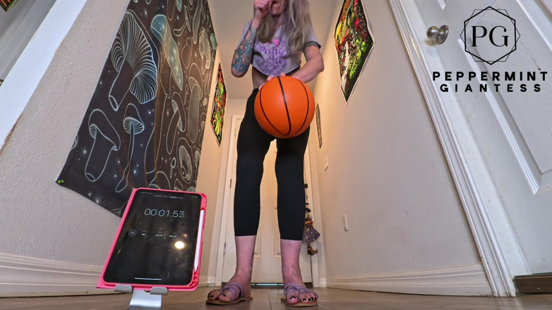 Peppermint Giantess: 6'7 grand défi de main de basket-ball de déesse combien...