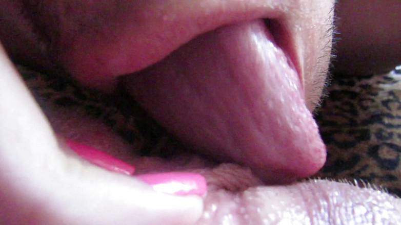 Cuteblonde666: Liếm âm vật lớn cho đến khi cô ấy xuất tinh