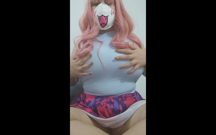Emily-Chan: मैं हस्तमैथुन करते हुए अपनी चूत और अपने बड़े स्तनों के साथ खेलता हूं।
