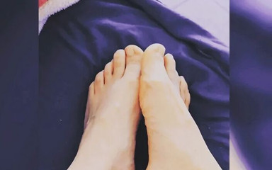 DarkyDiosaq192: I miei piedi ballano con la felicità di essere qui