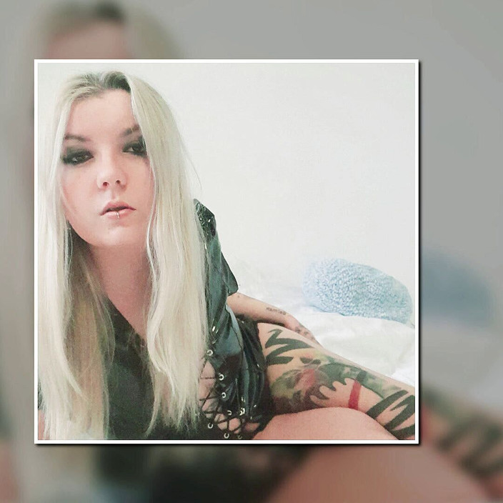 Mille Frost: Фотосессия в латексе, видео