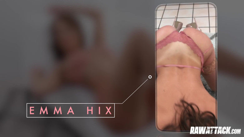 Raw Attack: Emma Hix recibe una doble preñada en primer plano